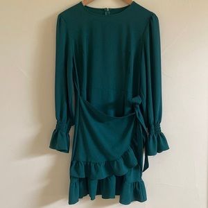 Green dress with ruffles, long sleeve
